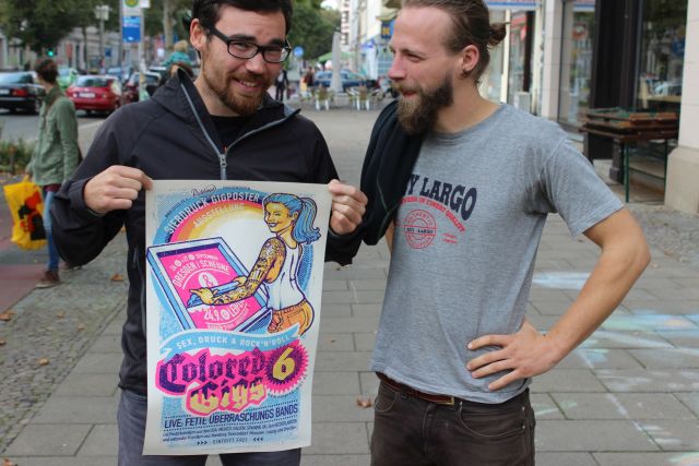 Die Festivalmacher Falk (mit Bild) & Hannes auf der Karl Heine Straße